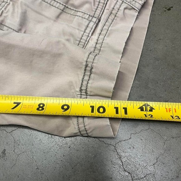 Vintage Y2K baggy Levi's cargo utility hiking skater shorts - Picture 5 of 7